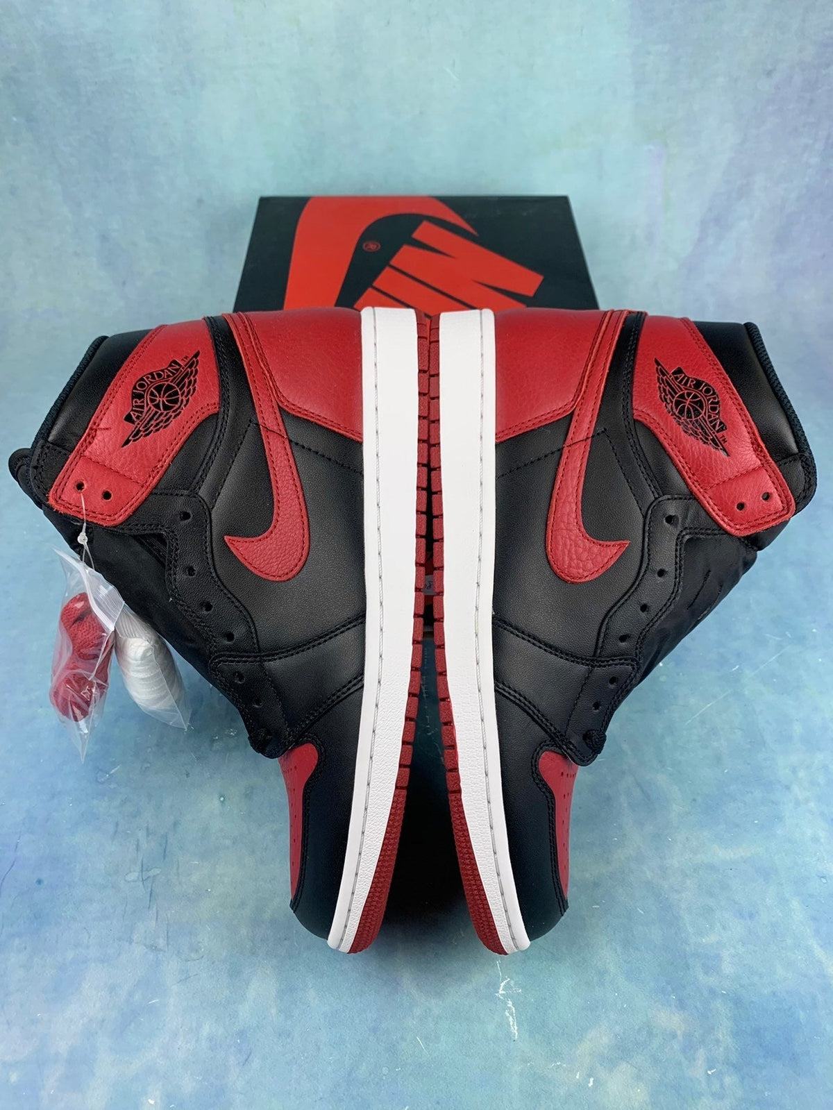 Air Jordan 1 High Banned Black/Red 555088-001 Unisex Sneakers